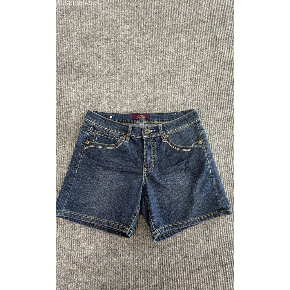 Royalty by YMI Women's Dark‎ Wash Blue Embroidered Denim Shorts Size 6